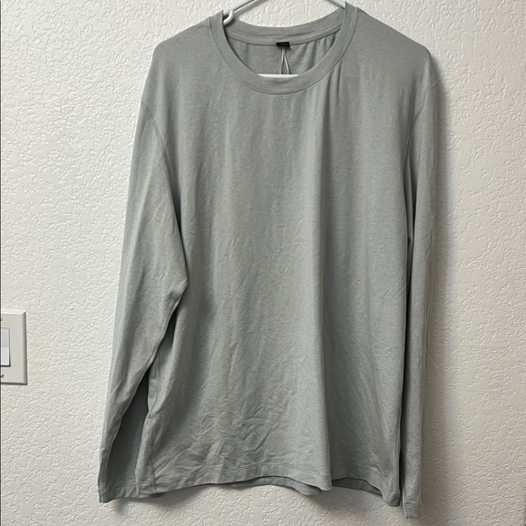 lululemon athletica Men's Light Gray Long Sleeve Tee